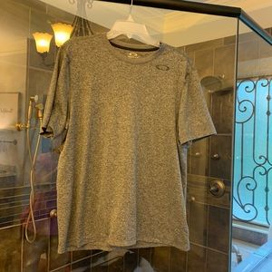 Oakley Mens Dark grey Short Sleeve Tshirt - size medium-dri fit material
